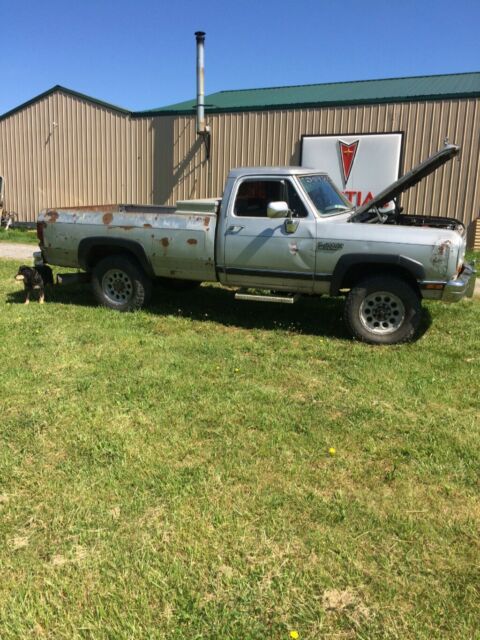 1990 dodge diesel 4x4 auto positrack rearend gooseneck/reese hitch ,runs great