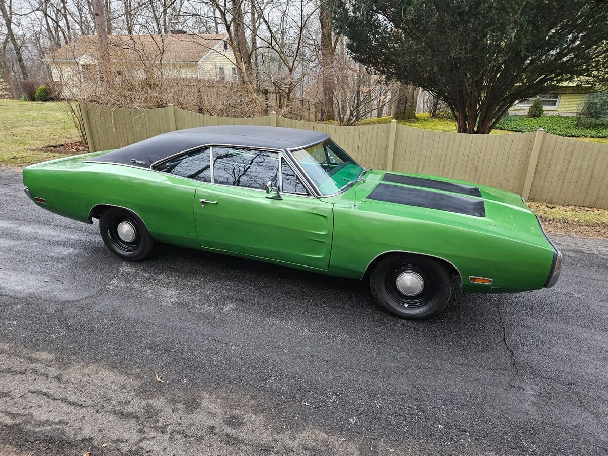 1970 dodge charger, great driver, f6 green/black vinyl, see video