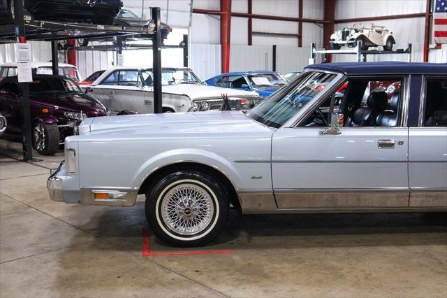 1986 lincoln town car base 4dr sedan