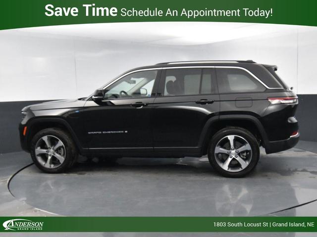 2022 jeep grand cherokee 4xe base