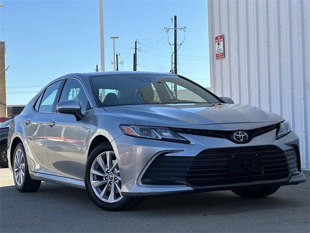 2024 toyota camry le