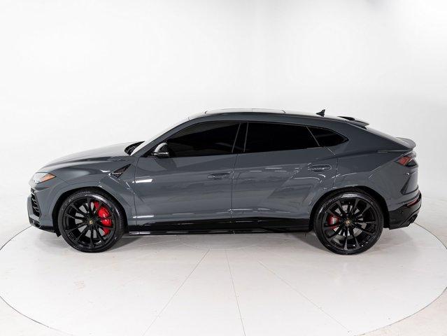 2022 lamborghini urus