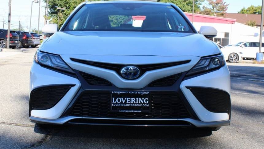 2022 toyota camry hybrid xse