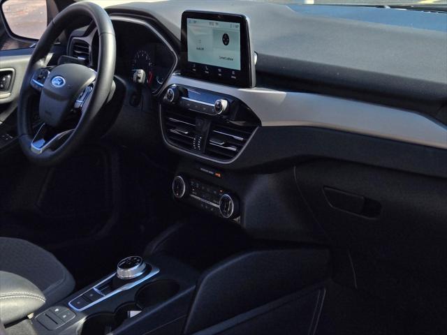 2022 ford escape se
