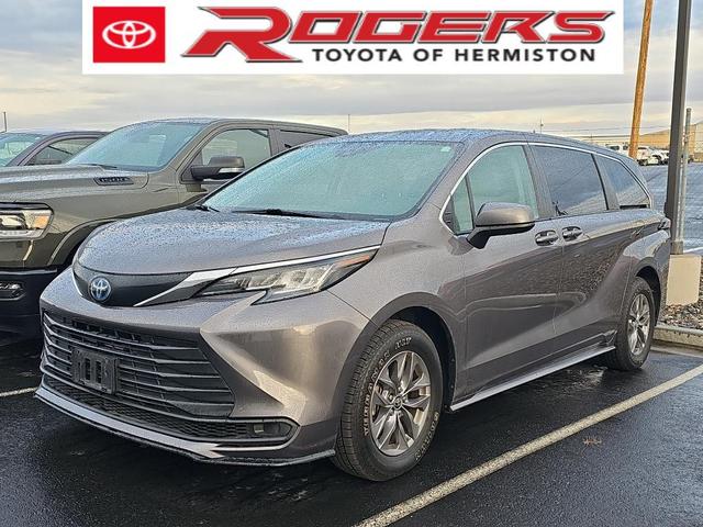 2023 toyota sienna le
