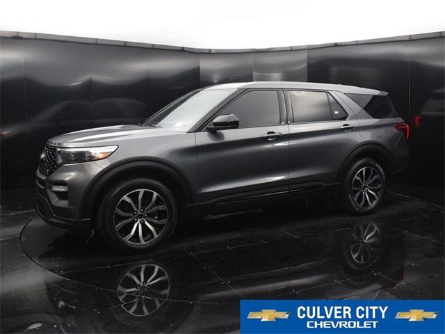 2022 ford explorer st