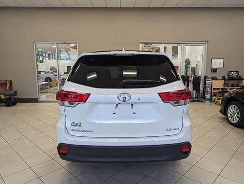 2017 toyota highlander le plus in chester, indiana