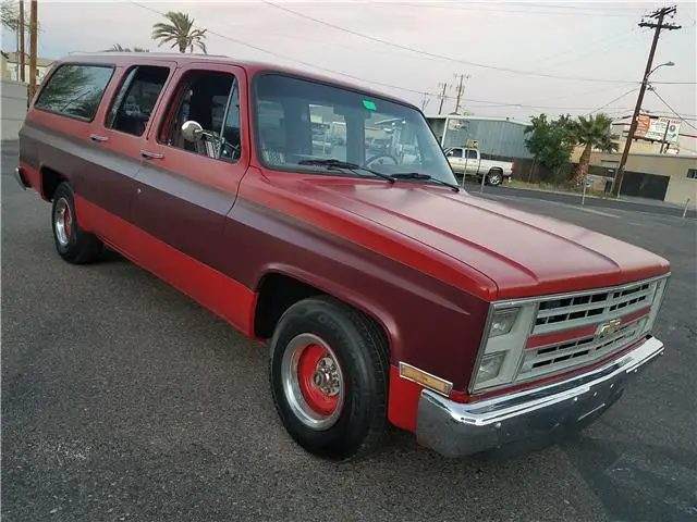 1985 chevrolet suburban 0 red 8 cylinder engine 5.0l/305 automatic