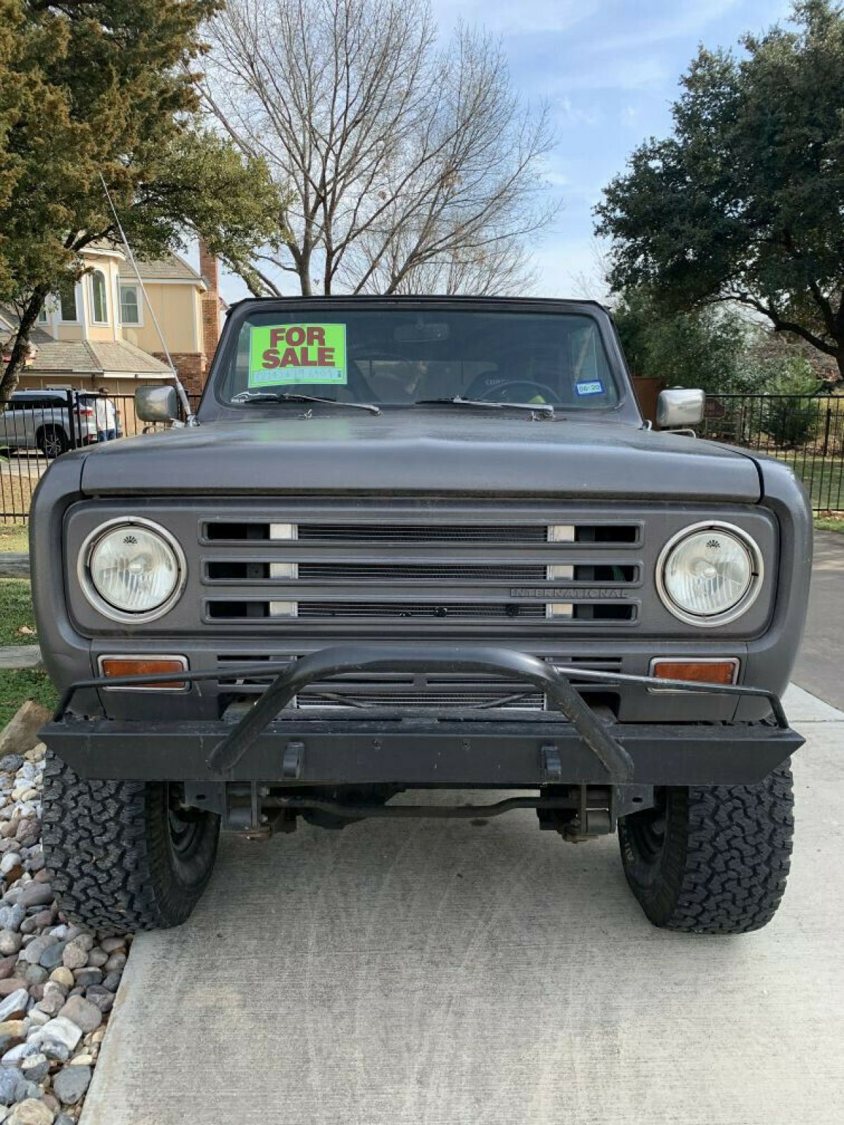 international scout ii 4wd w/ chevy 454 8 cylinder, lift kit, and offroad tires