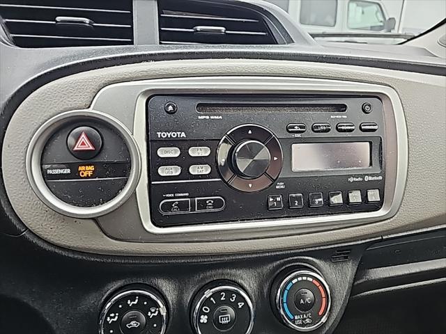 2012 toyota yaris le