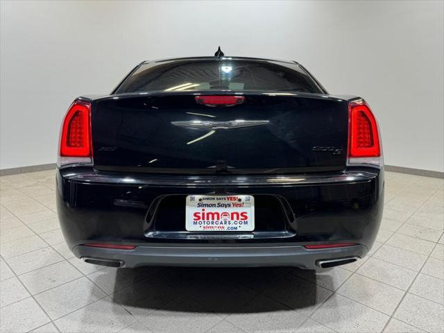 2016 chrysler 300 s