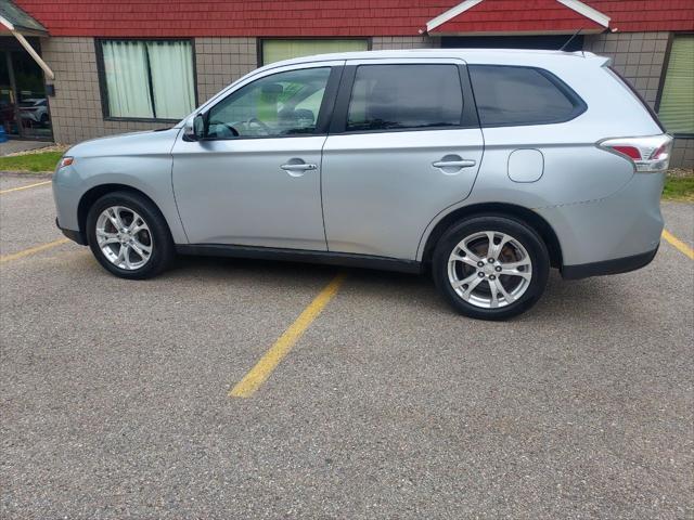 2014 mitsubishi outlander se