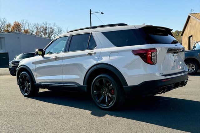 2022 ford explorer st