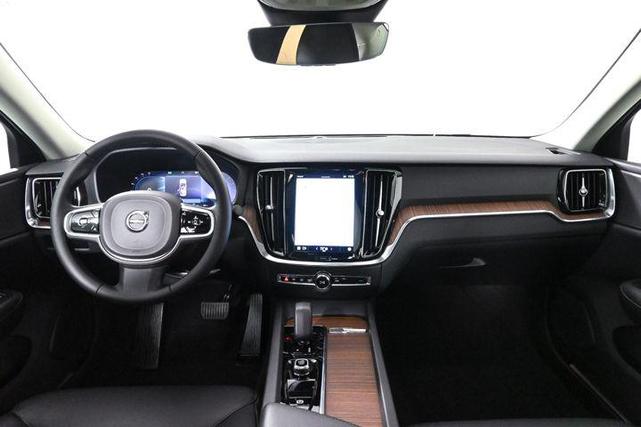 2024 volvo s60 b5 plus dark theme