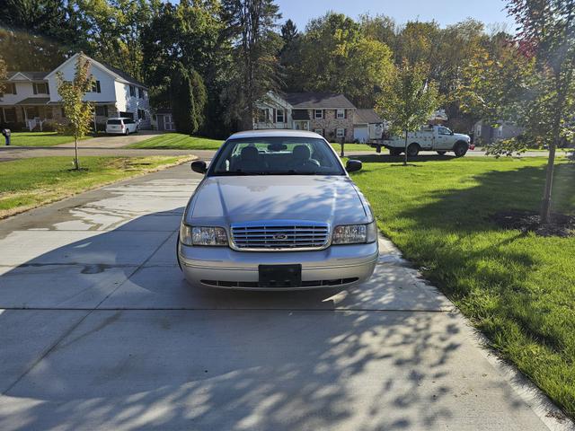 2004 ford crown victoria lx