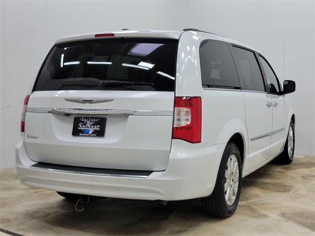 2016 chrysler town & country touring