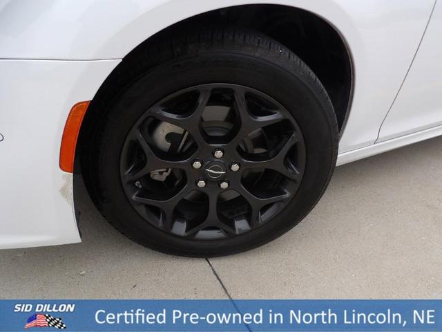 2023 chrysler 300 touring l