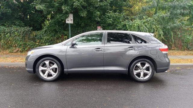2010 toyota venza base