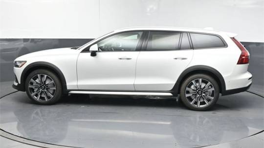2025 Volvo V60 Cross Country
