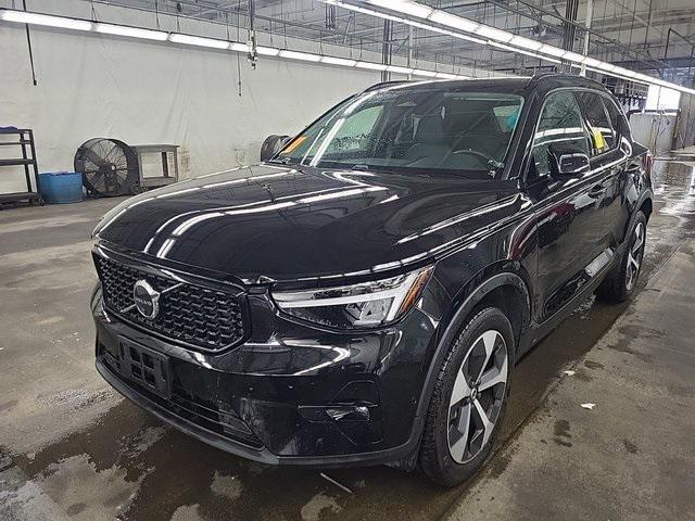 2024 volvo xc40 b5 plus dark theme