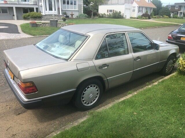 2nd owner - 1990 mercedez benz 300e - clean car - very good condition