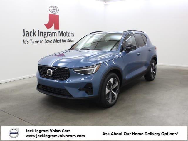 2024 volvo xc40 b5 core bright theme
