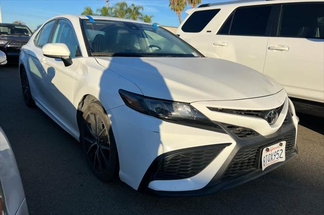 2021 toyota camry se