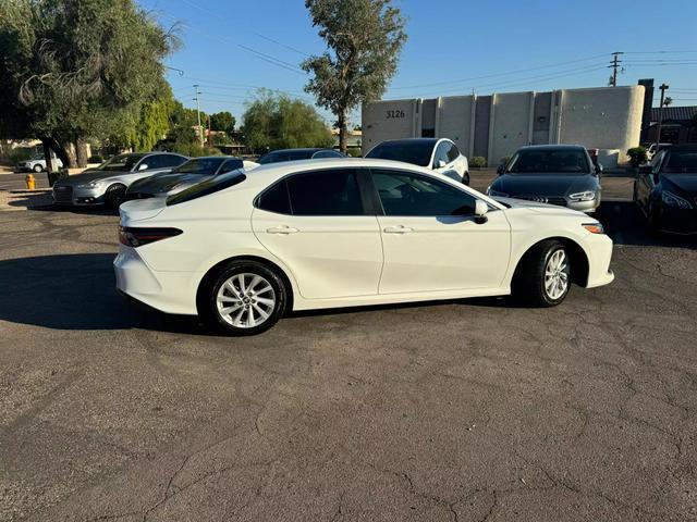2022 toyota camry le