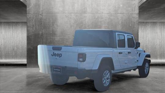 2023 jeep gladiator sport