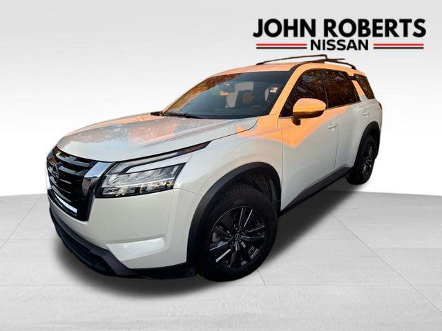 2022 nissan pathfinder sv