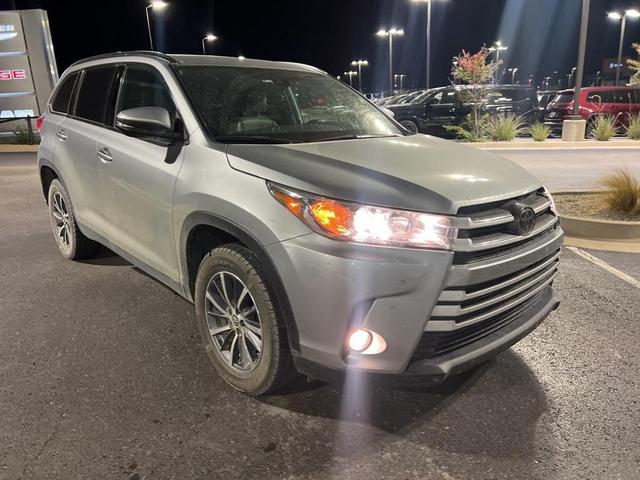 2019 toyota highlander se