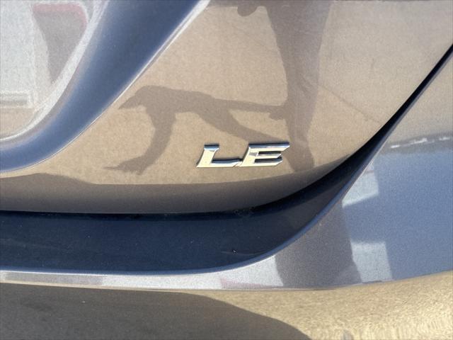 2022 toyota camry le