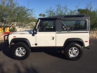 great condition: 1994 land rover white nas defender 90 st #1194, 5-speed, a/c