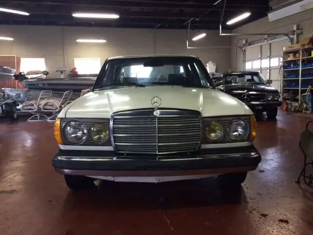 1981 mercedes-benz 300d base sedan 4-door 3.0l