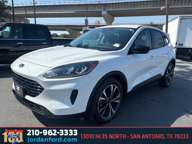 2022 ford escape se