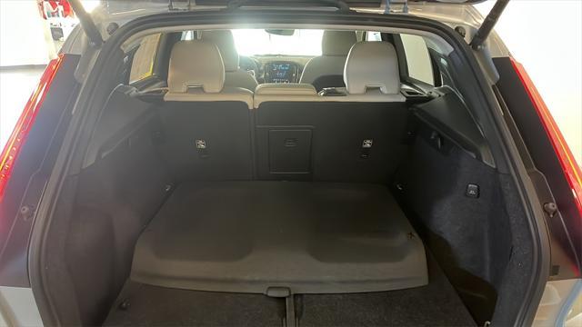 2025 volvo xc40 plus bright theme