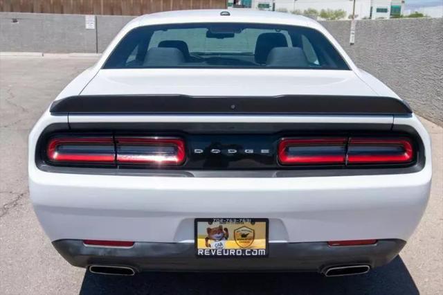 2019 dodge challenger sxt