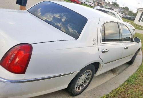 2001 lincoln towncar in texas by owner