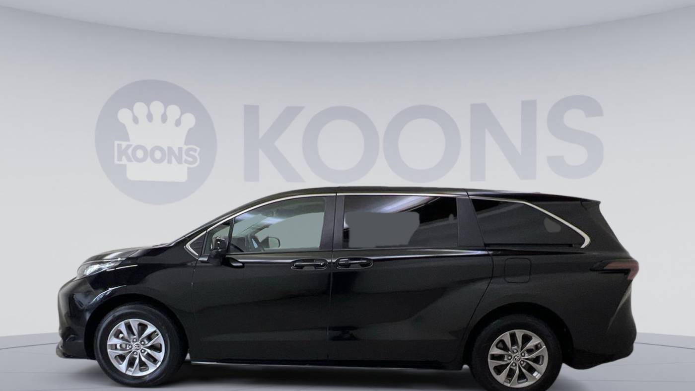 2023 toyota sienna le 8-passenger