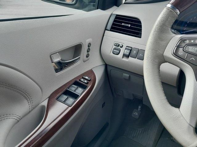 2012 toyota sienna xle