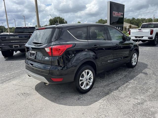 2019 ford escape se