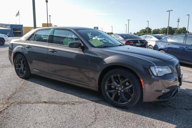2022 chrysler 300 touring