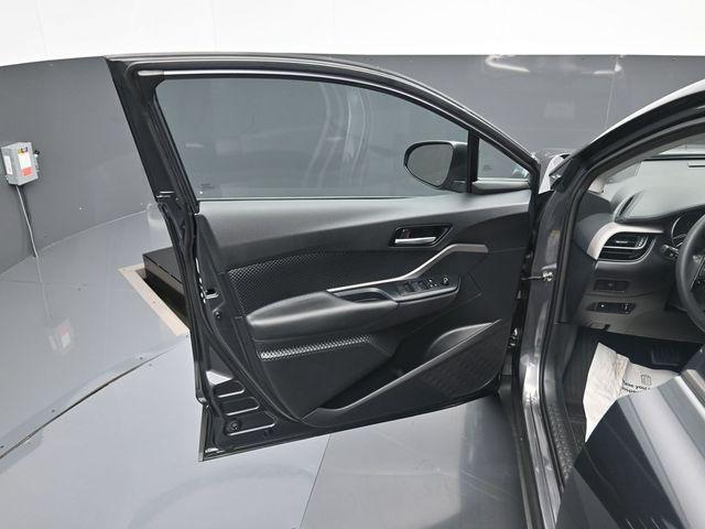 2021 toyota c-hr le