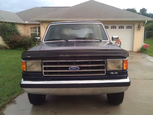 eddie bauer bronco 5.8l 351w blue and tan captain seats clean and solid