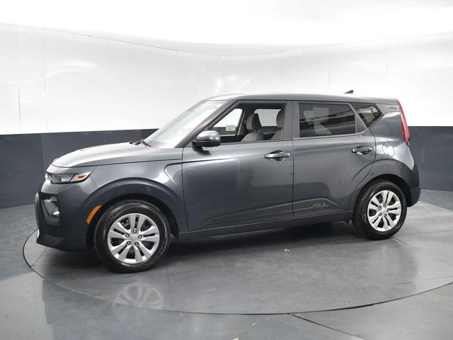 2022 kia soul lx