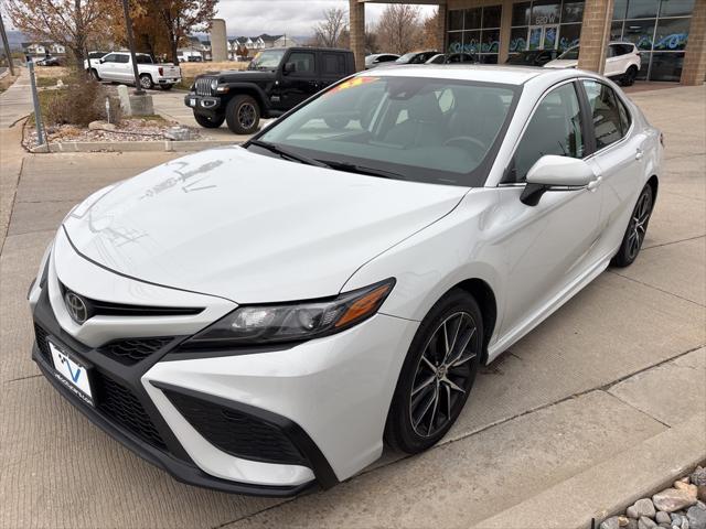 2022 toyota camry se