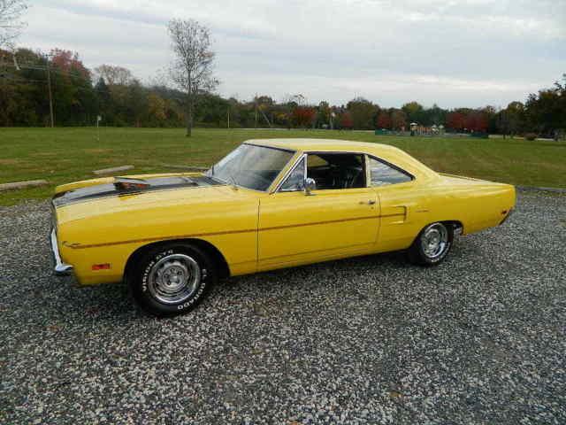 1970 plymouth road runner 383 4spd air grabber lemon twist
