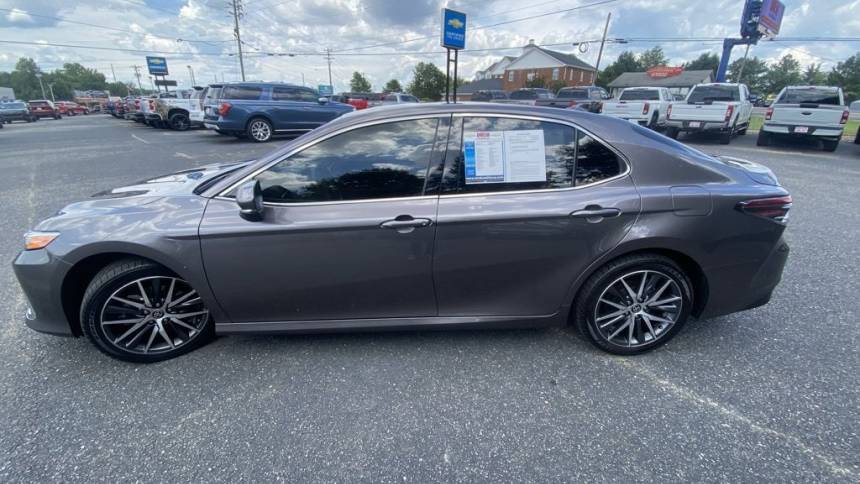 2022 toyota camry hybrid xle