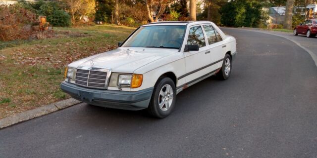 1988 mercedes 300e w124 3.0 six cylinder. four door. petrol