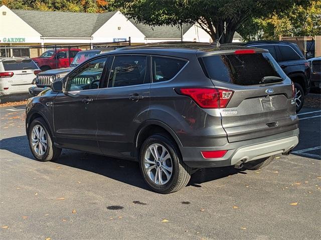 2019 ford escape se